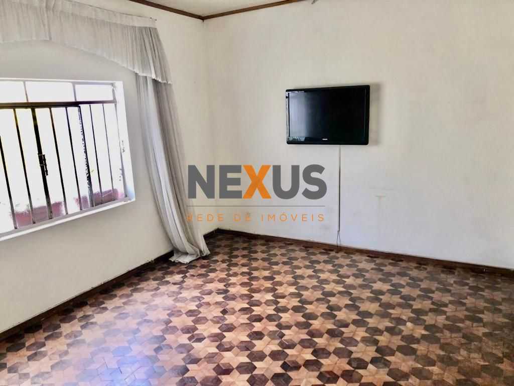 Excelente imóvel com duas casas independentes no Vale do Pinhã...