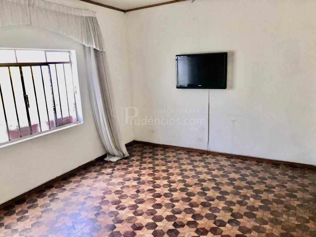 Excelente imóvel com duas casas independentes no Vale do Pinhã...