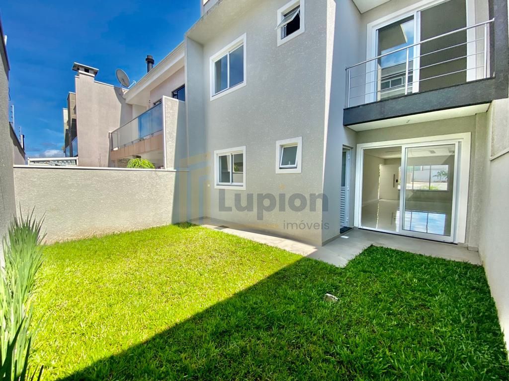 Sobrado Triplex Novo com Terraço e Churrasqueira em Condomínio...