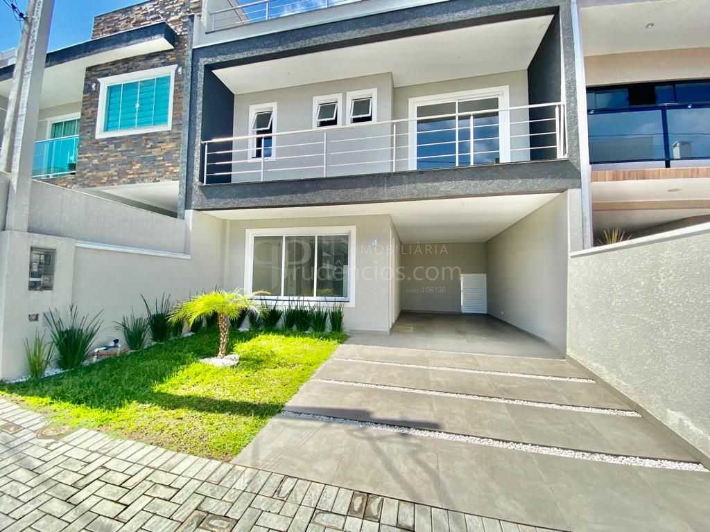 Sobrado Triplex Novo com Terraço e Churrasqueira em Condomínio...