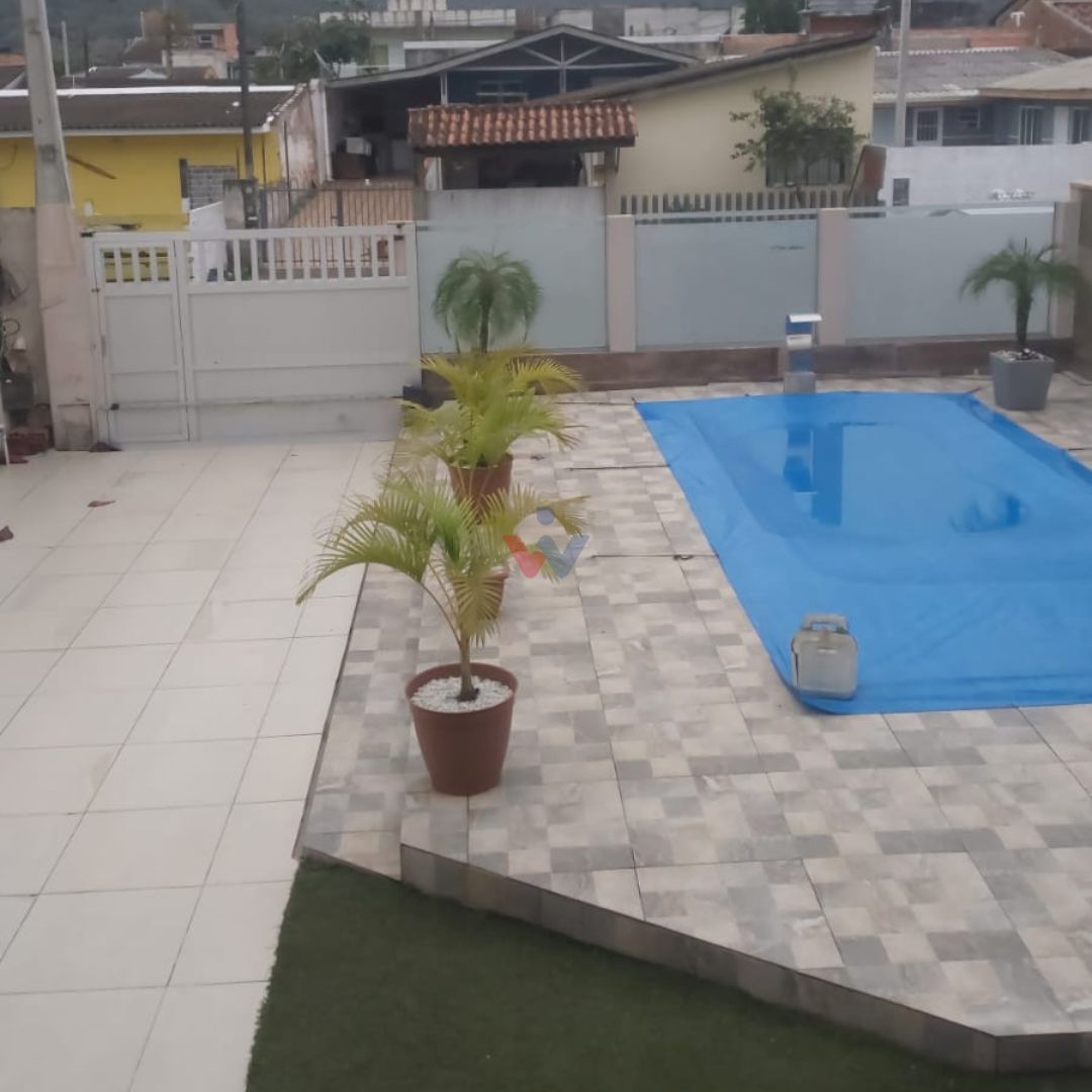 Sobrado em Matinhos com piscina, 4 quartos, edícula e a 850m d...