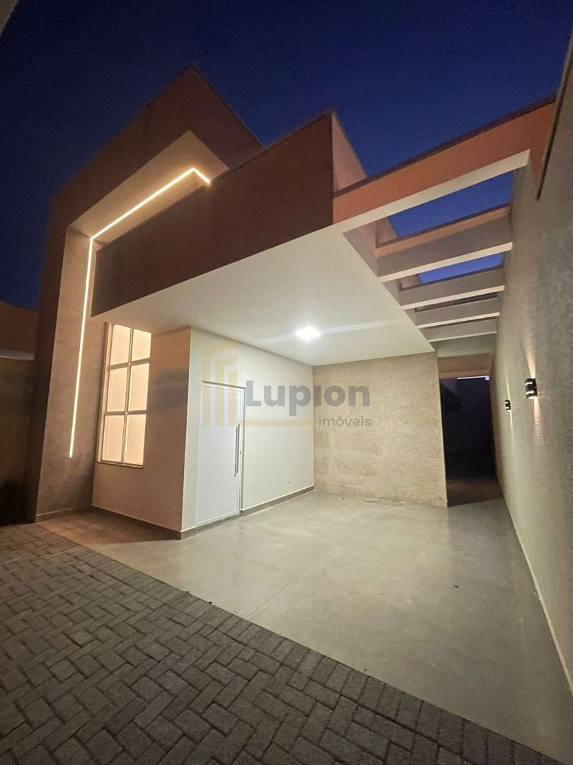 Casa Moderna com 3 Dormitórios e Área Gourmet no Jardim Ecoval...