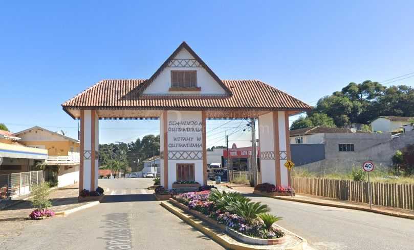 Chácara com Casa, Água Mineral e Amplo Pátio  Quitandinha Lapa