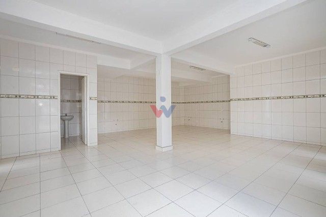 Sobrado com 3 Quartos, Loja no Térreo e Garagem para 5 Carros ...