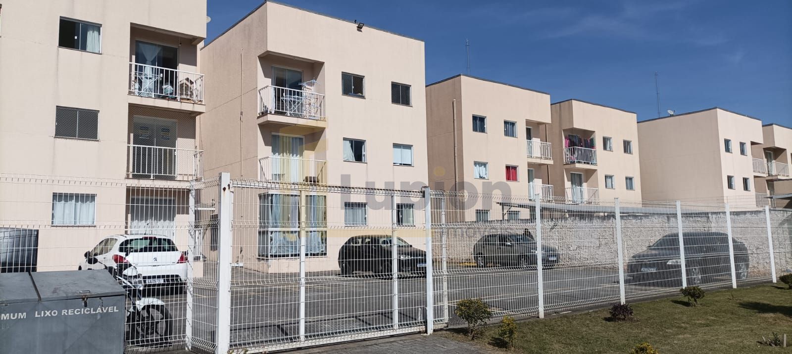 Belo Apartamento de 3 Quartos no Bairro Atuba  Conforto e Prat...