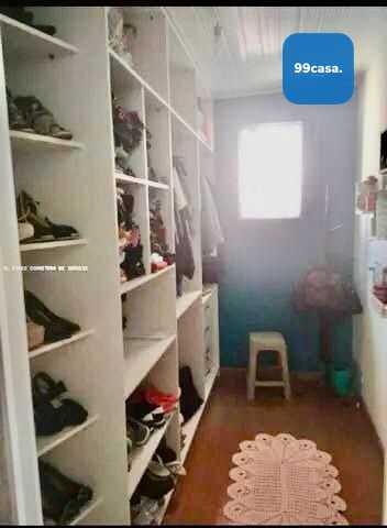 Espetacular Casa à Venda em Curitiba  4 Dormitórios, 2 Suítes,...