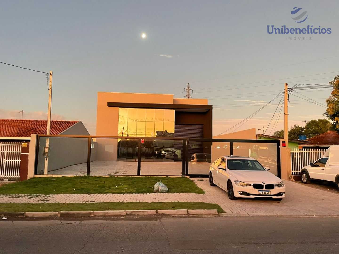 Galpão à Venda no Boqueirão 670m com Mezanino, Escritórios e Estacionamento