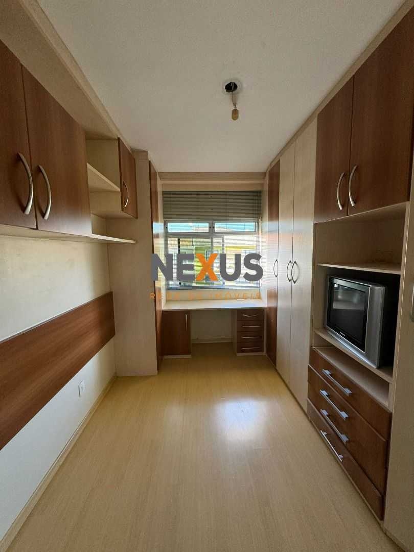Triplex Espaçoso no Centro de Campo Largo com 3 Quartos, Suíte...