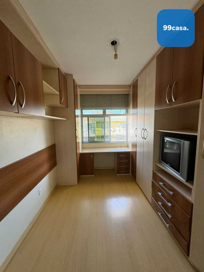 Triplex Espaçoso no Centro de Campo Largo com 3 Quartos, Suíte...