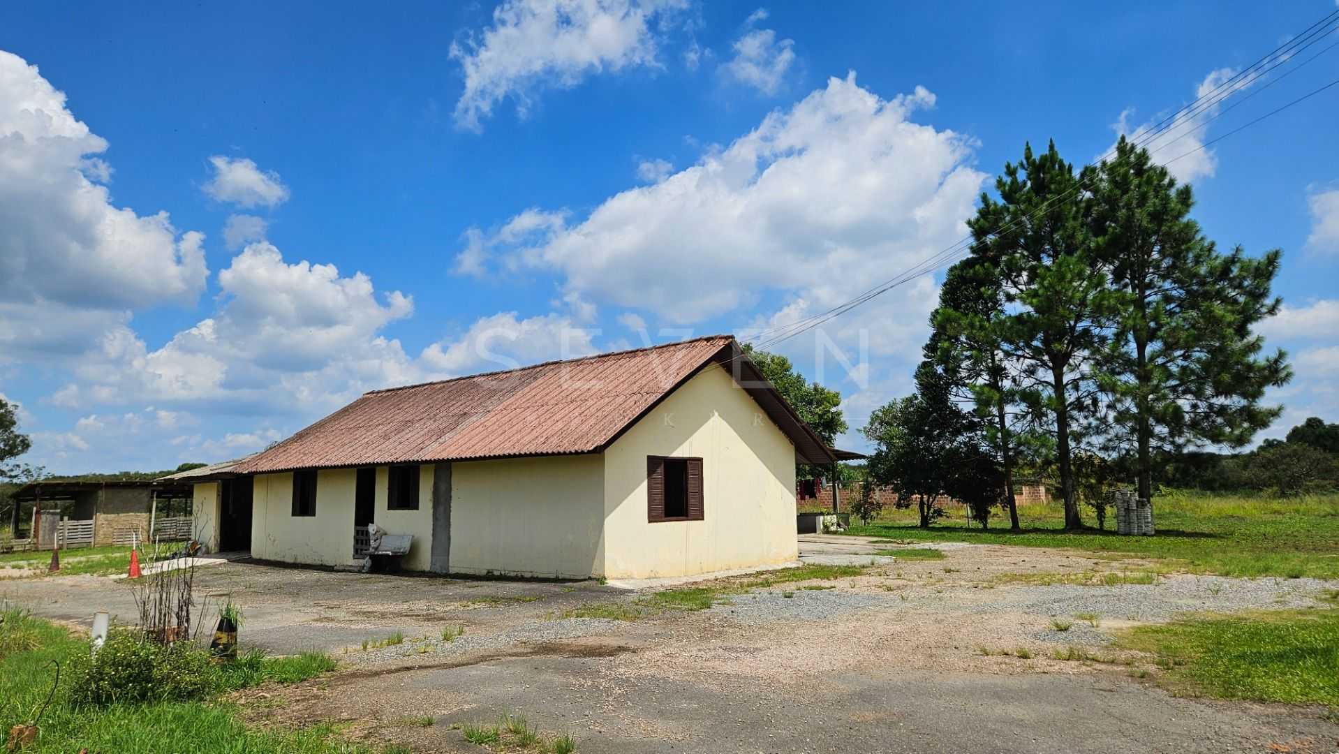 Área rural e urbana a 3 km do centro de Araucária com casa de ...