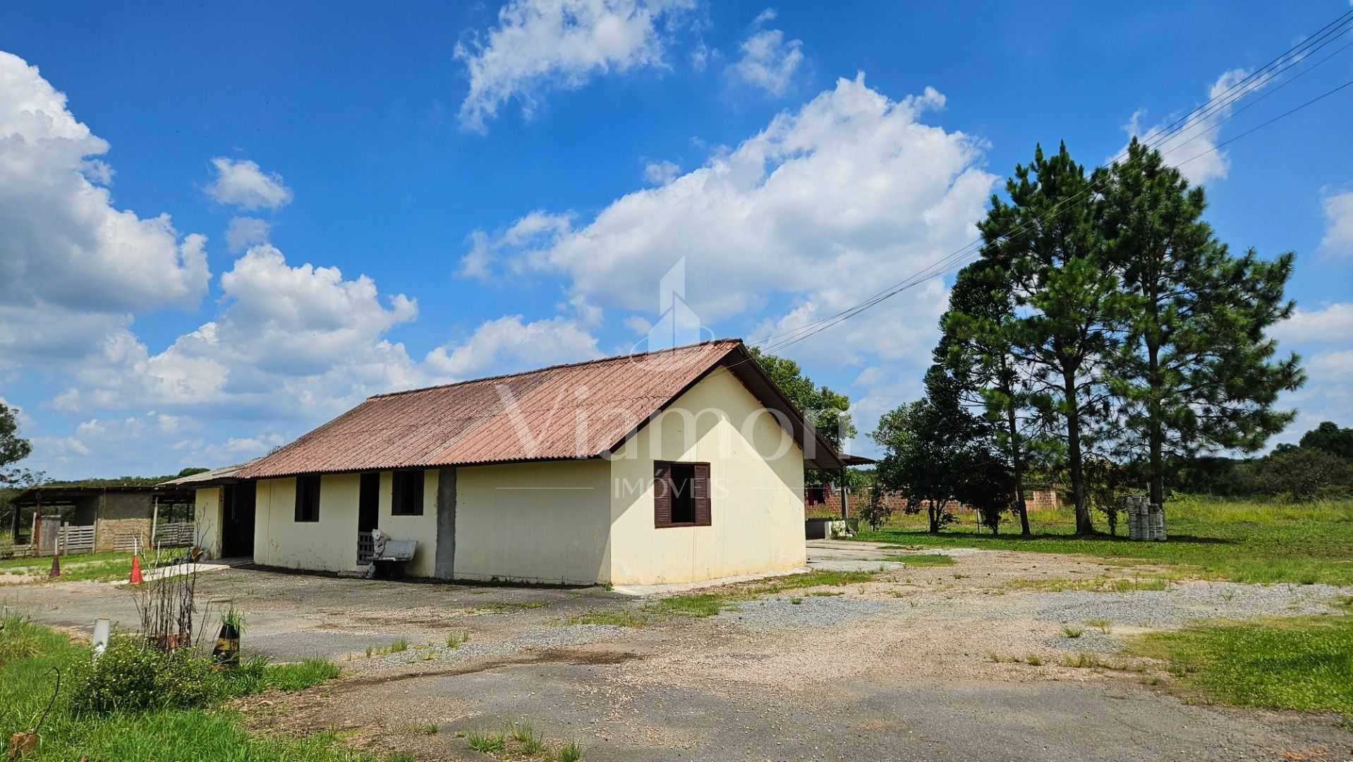 Área rural e urbana a 3 km do centro de Araucária com casa de ...