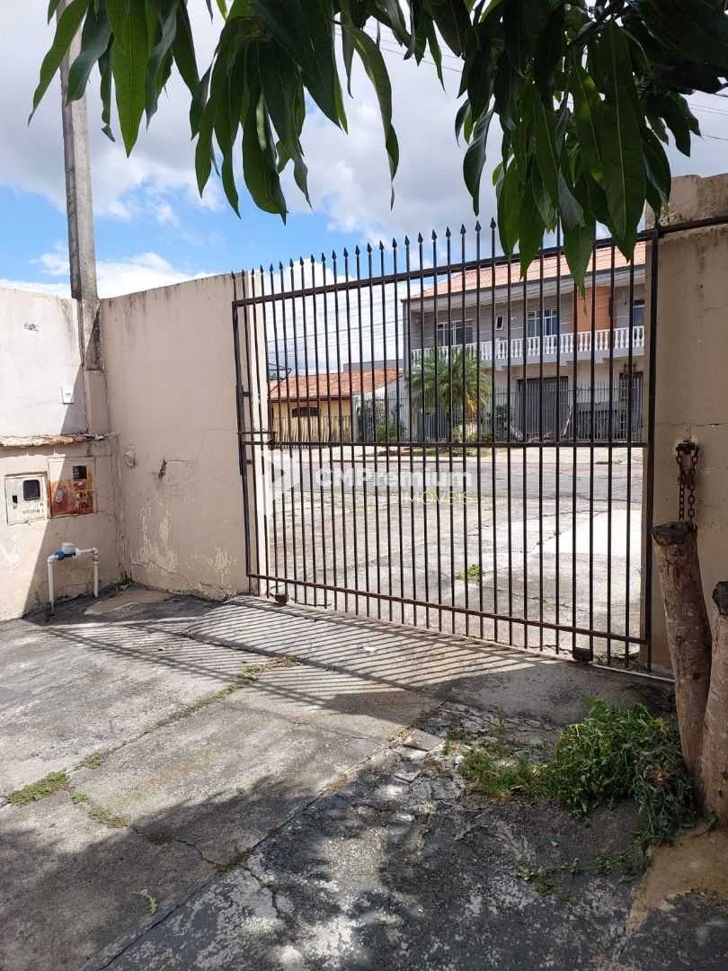 Terreno com Casa à Venda no Pinheirinho  Rua Tranquila e Excel...