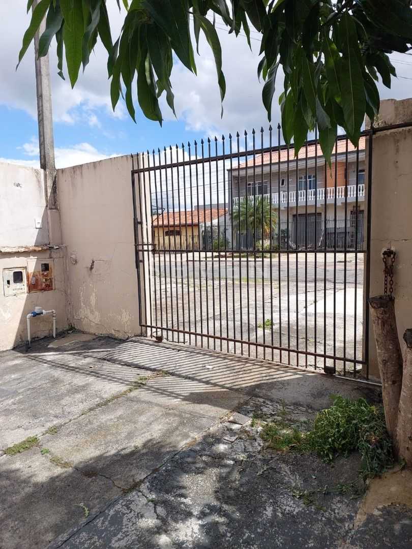 Terreno com Casa à Venda no Pinheirinho  Rua Tranquila e Excel...