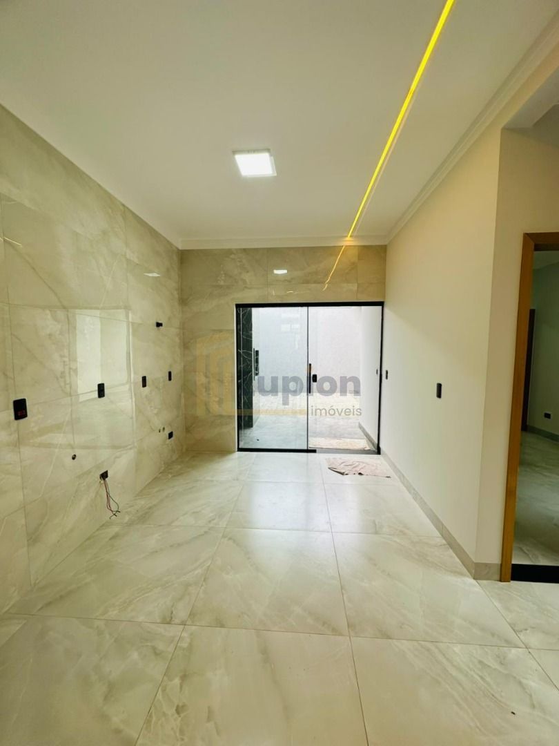 Casa Moderna e Sofisticada à Venda no Loteamento Madrid  3 Dor...