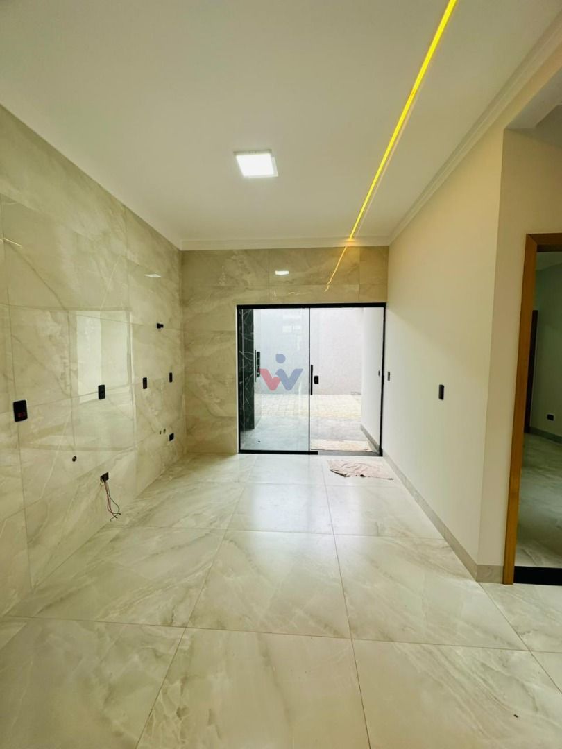 Casa Moderna e Sofisticada à Venda no Loteamento Madrid  3 Dor...