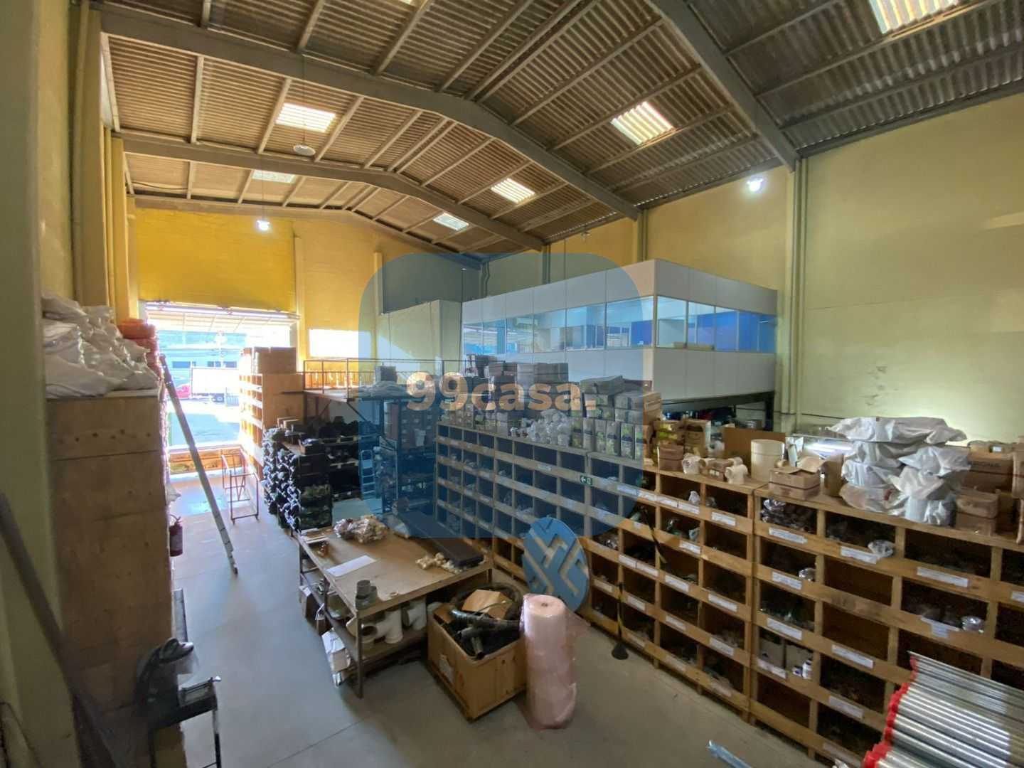 Barracão no Boqueirão com Locatário Ativo  Renda Garantida e I...