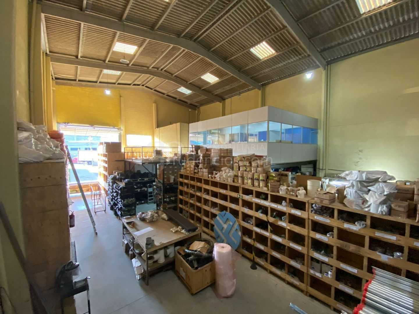 Barracão no Boqueirão com Locatário Ativo  Renda Garantida e I...