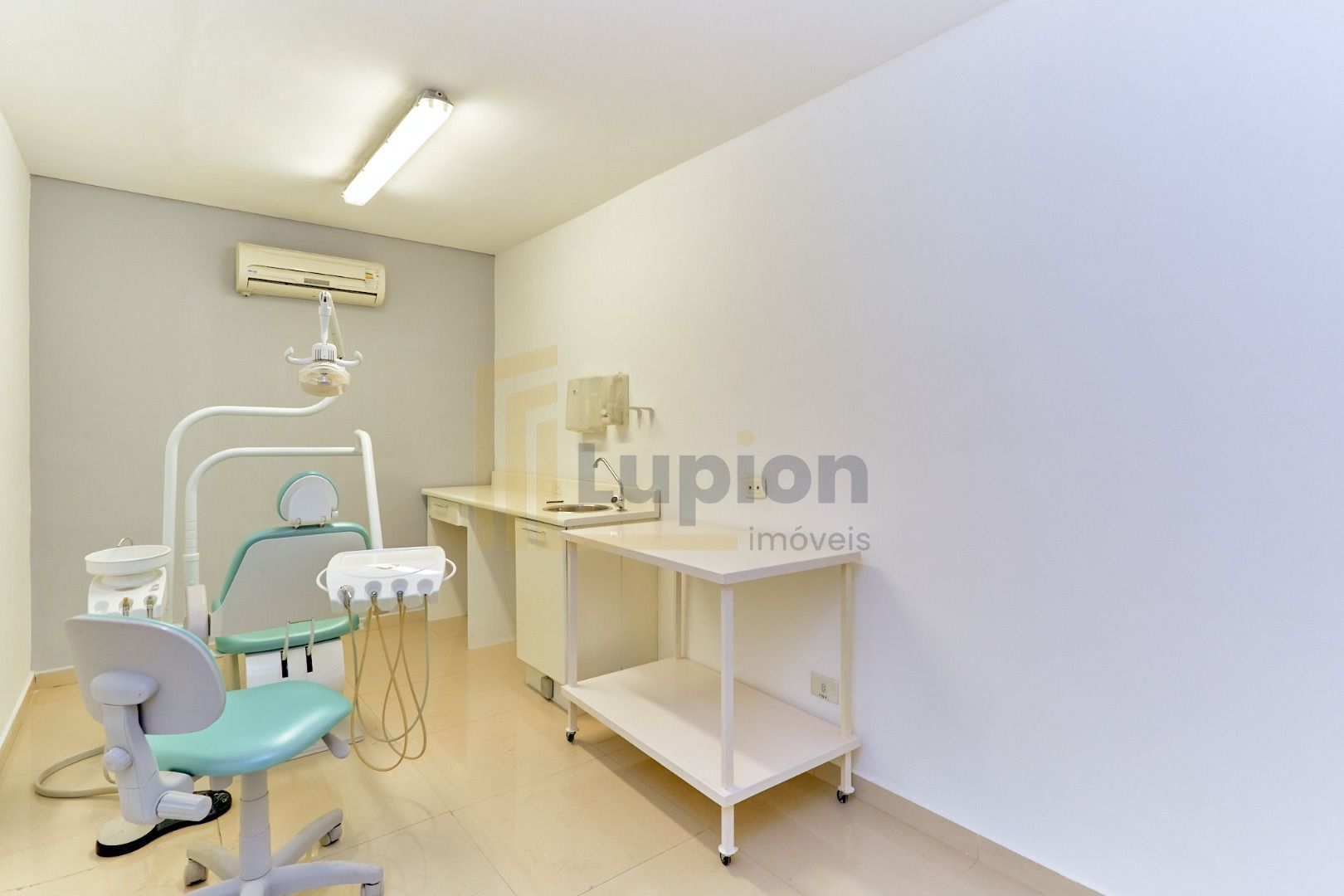 Prédio Comercial de Prestígio no Coração de Curitiba  850 m 