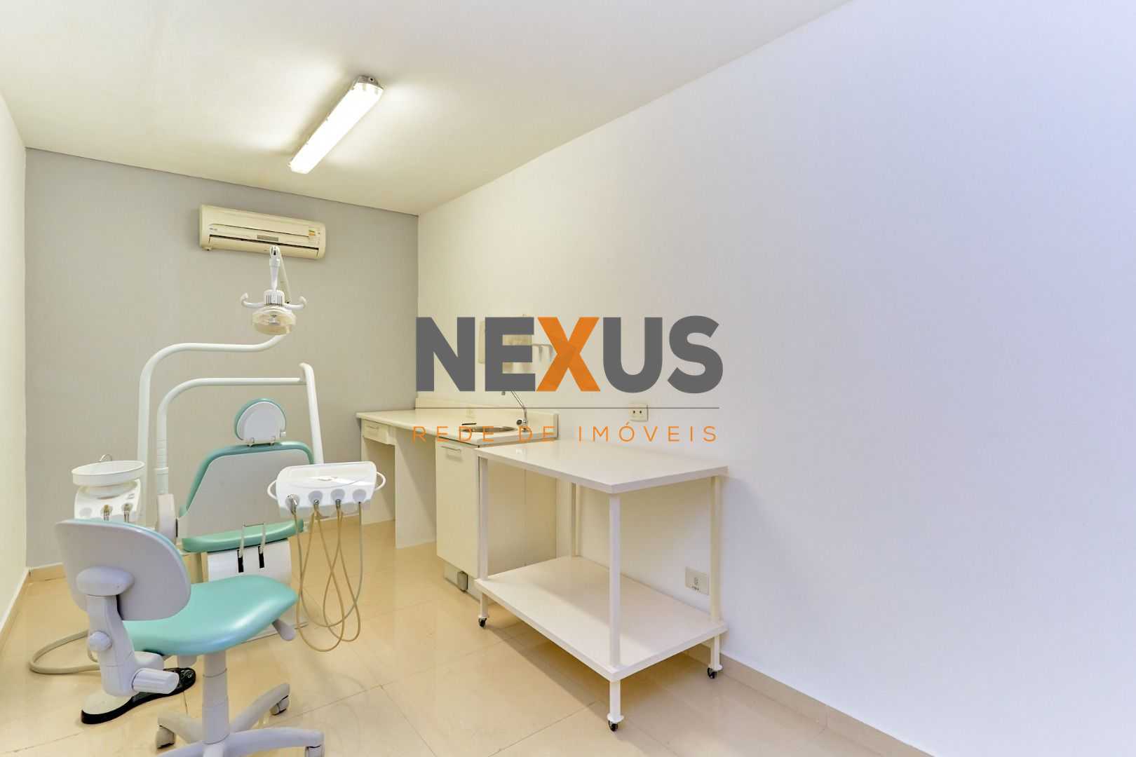 Prédio Comercial de Prestígio no Coração de Curitiba  850 m 