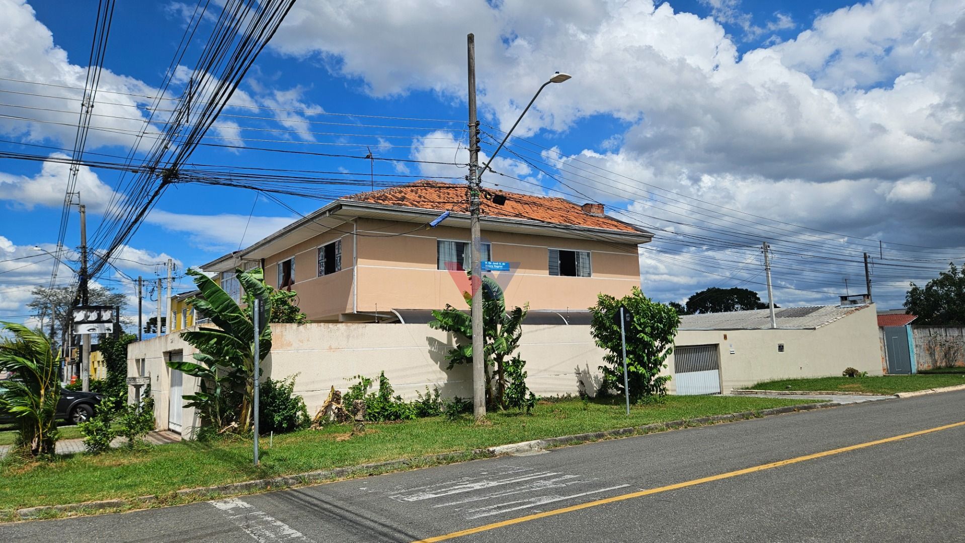 Imóvel 340m  com residência, sala comercial e 3 quitinetes ind...