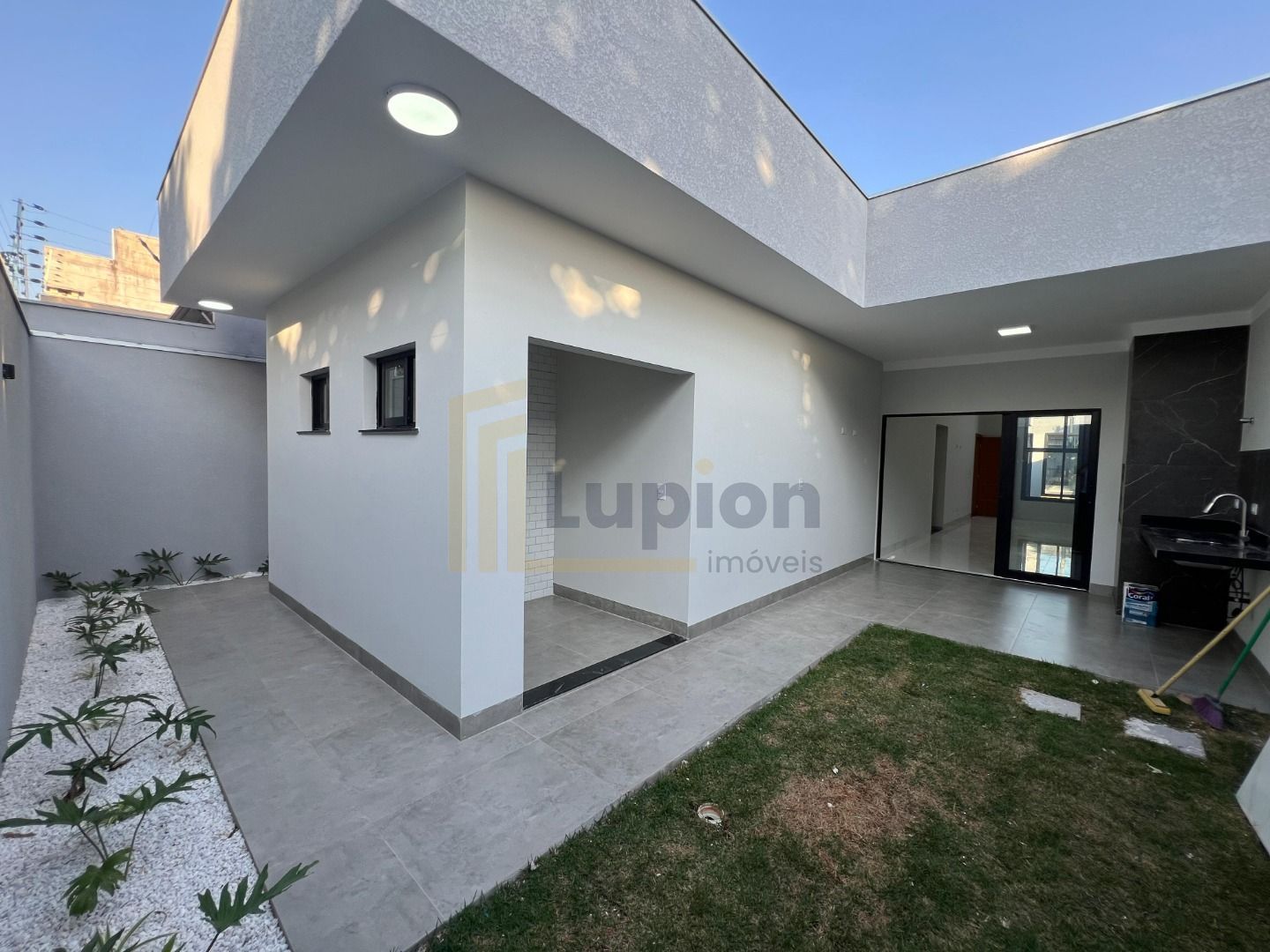 Casa de Alto Padrão no Jardim Oriental em Maringá  3 Dormitóri...