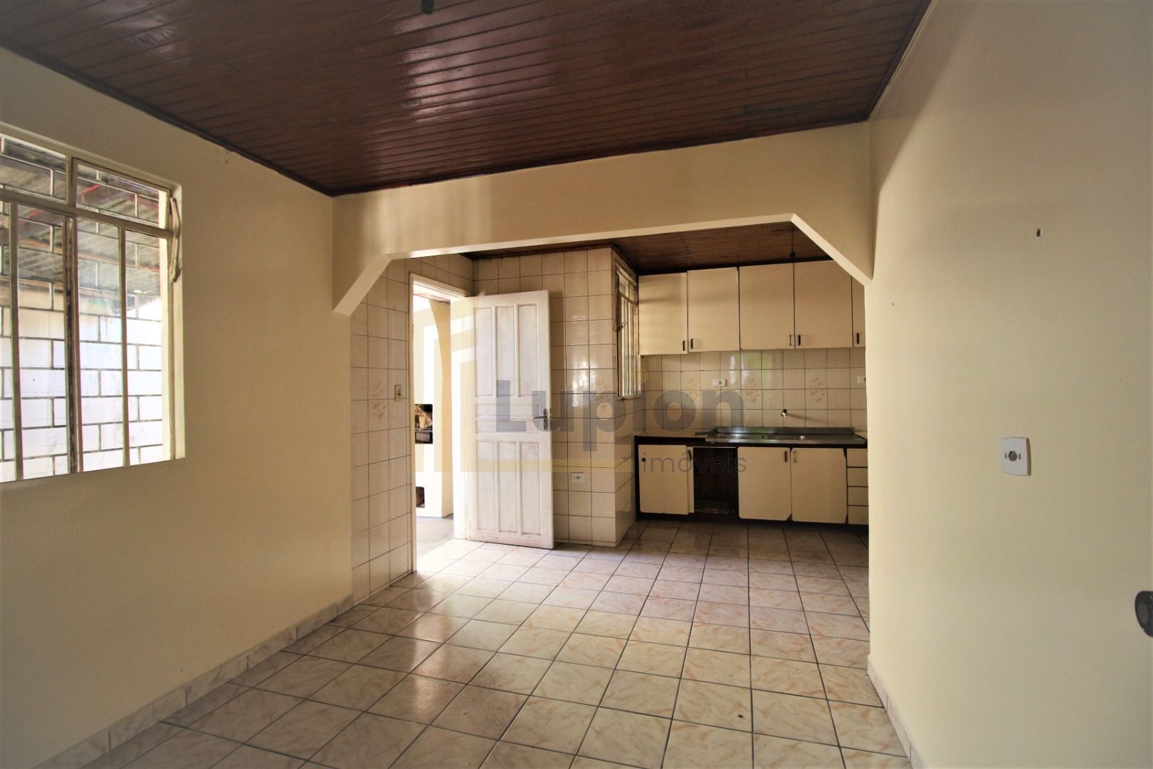 Terreno com 2 Casas à Venda em Colombo, Espaço, Conforto e Óti...