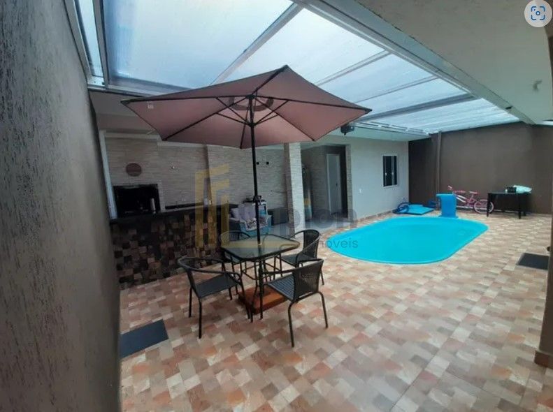 Casa Espetacular com Piscina à Venda no Pinheirinho  Conforto ...