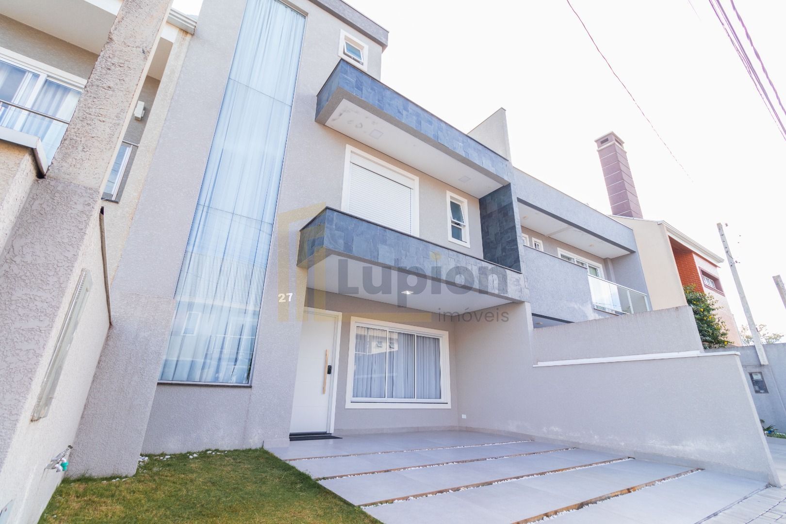 Sobrado Triplex Novo no Campo Comprido CIC com Terraço, Churra...