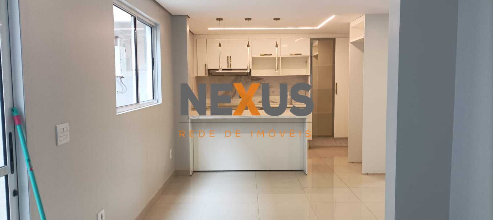 Sobrado 3 Quartos com Suíte e 5 Vagas no Bairro Abranches  Cur...