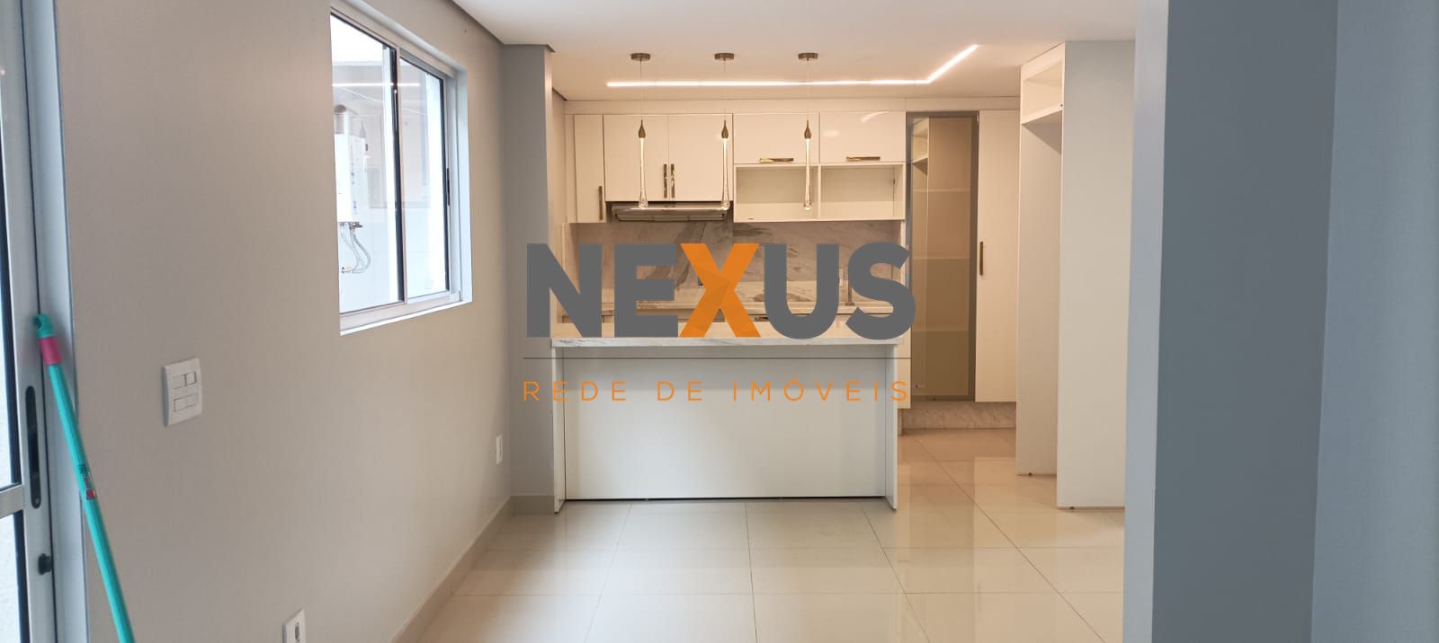 Sobrado 3 Quartos com Suíte e 5 Vagas no Bairro Abranches Cur...