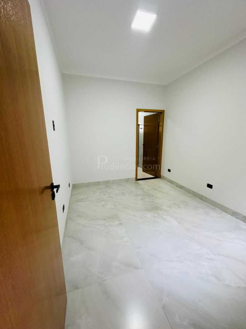 Casa Moderna e Sofisticada à Venda no Loteamento Madrid  3 Dor...