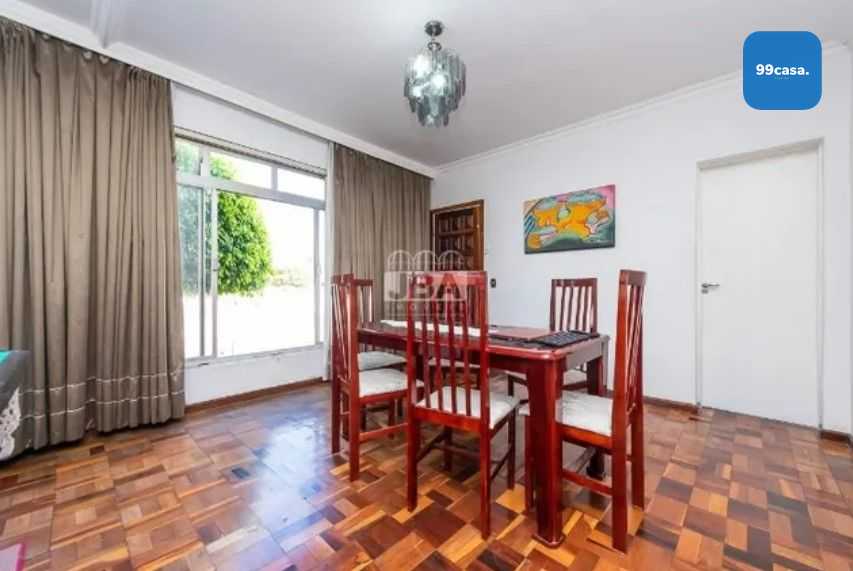 Casa espaçosa à venda no Parolin com 4 quartos, edícula e vaga...