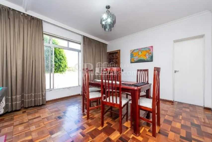 Casa espaçosa à venda no Parolin com 4 quartos, edícula e vaga...