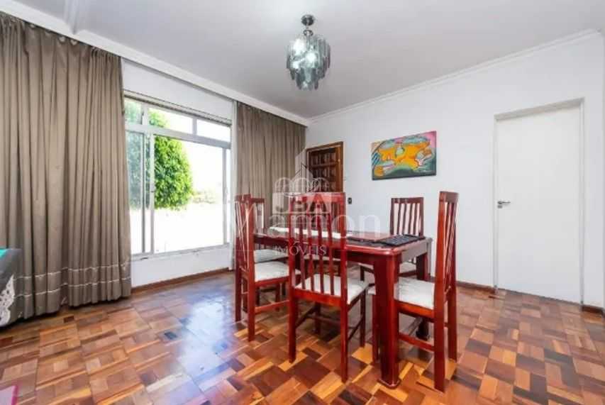 Casa espaçosa à venda no Parolin com 4 quartos, edícula e vaga...