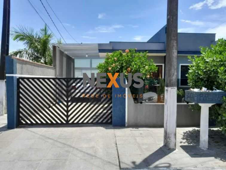 Casa à Venda a 500m do Mar com 2 Quartos, Churrasqueira e Garagem