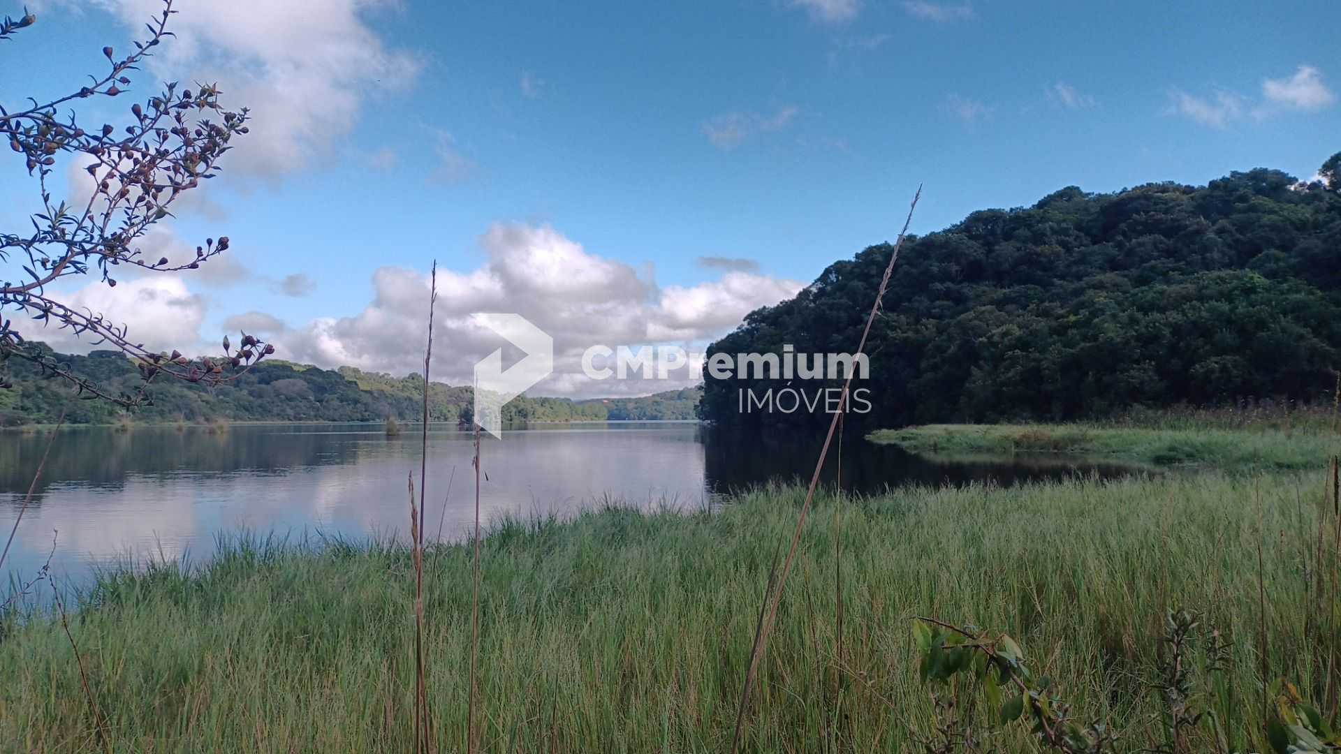 Chácara em Araucária com nascente, represa e natureza exuberan...