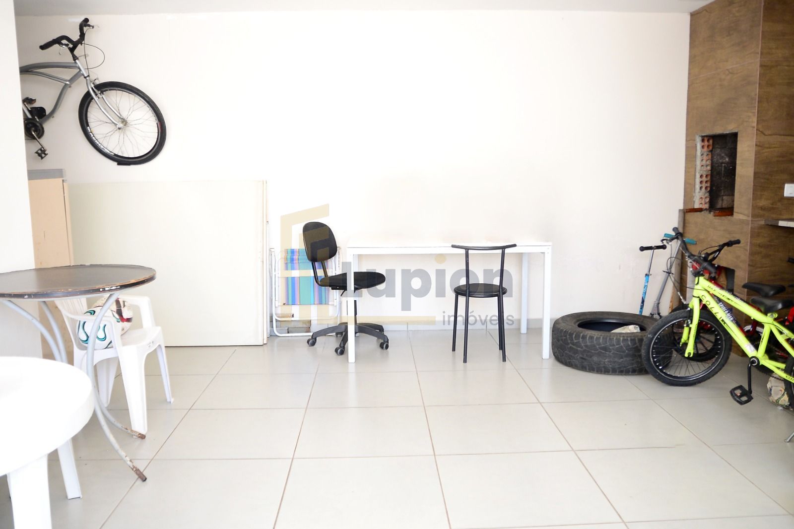 Casa ampla e elegante com suíte, lareira e espaço gourmet no P...