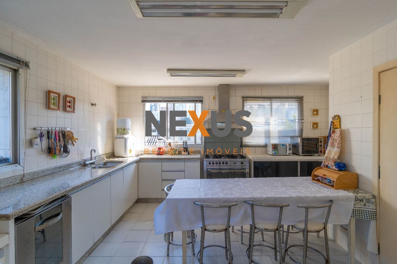 Apartamento Alto Padrão no Água Verde, 415m² Privativos, 3 VAG...