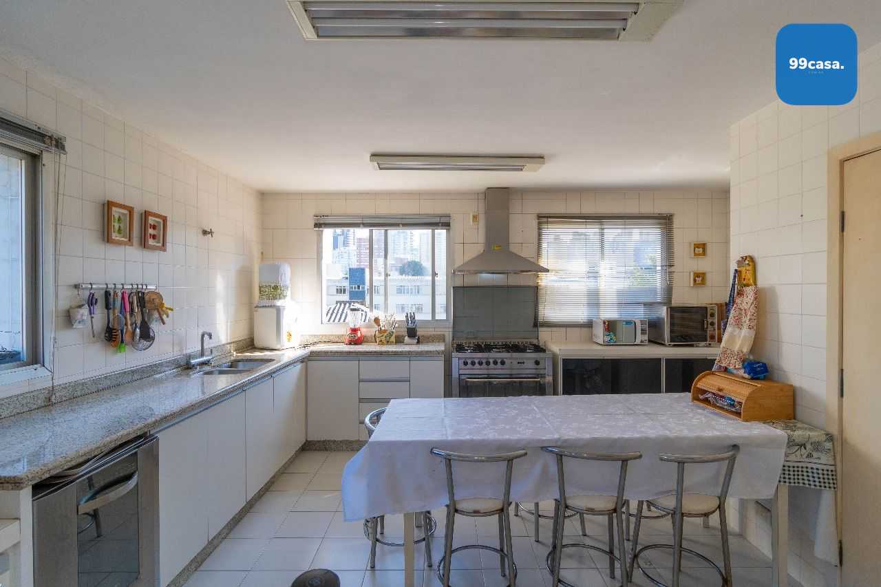 Apartamento Alto Padrão no Água Verde, 415m² Privativos, 3 VAG...