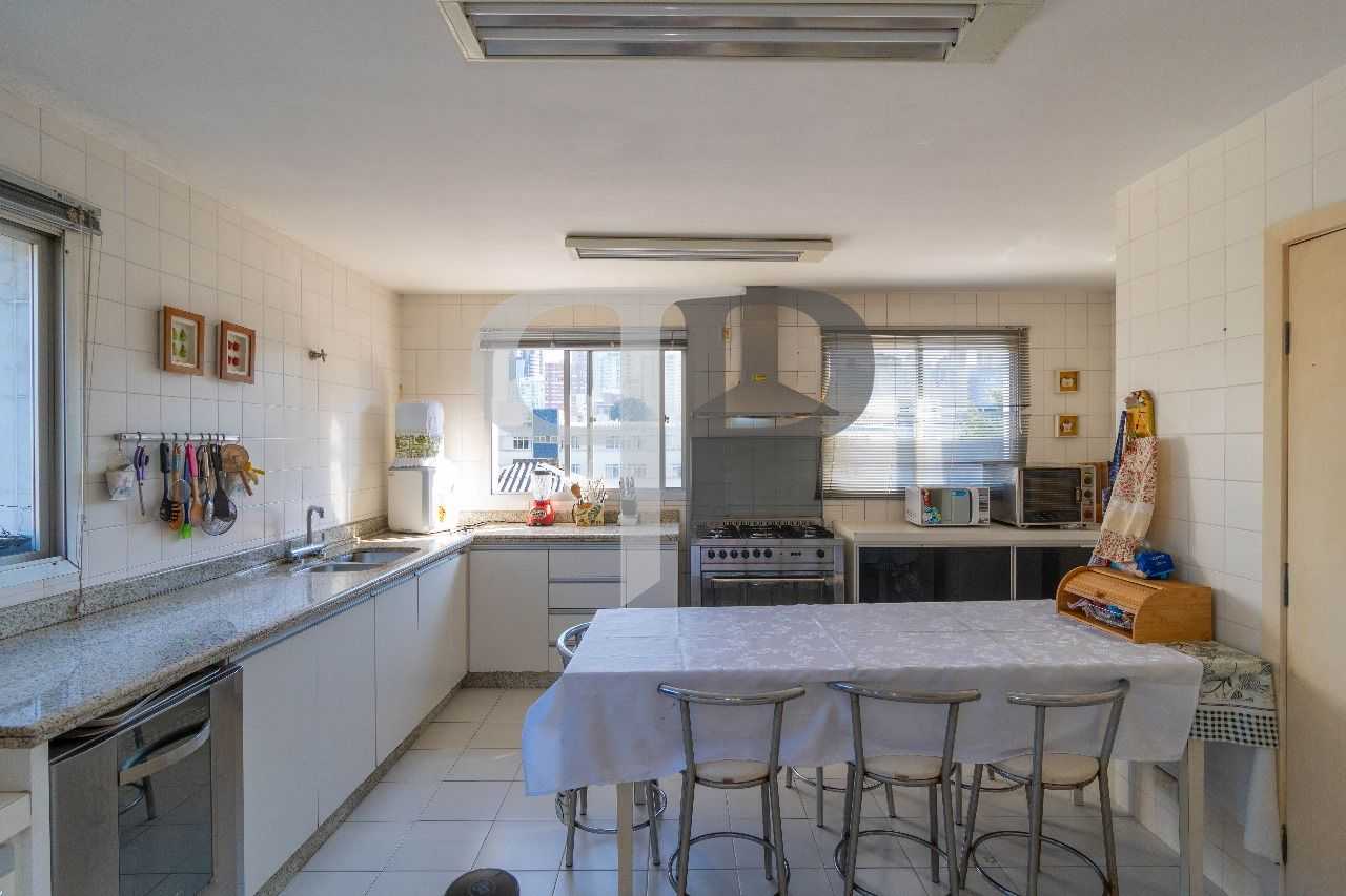 Apartamento Alto Padrão no Água Verde, 415m² Privativos, 3 VAG...