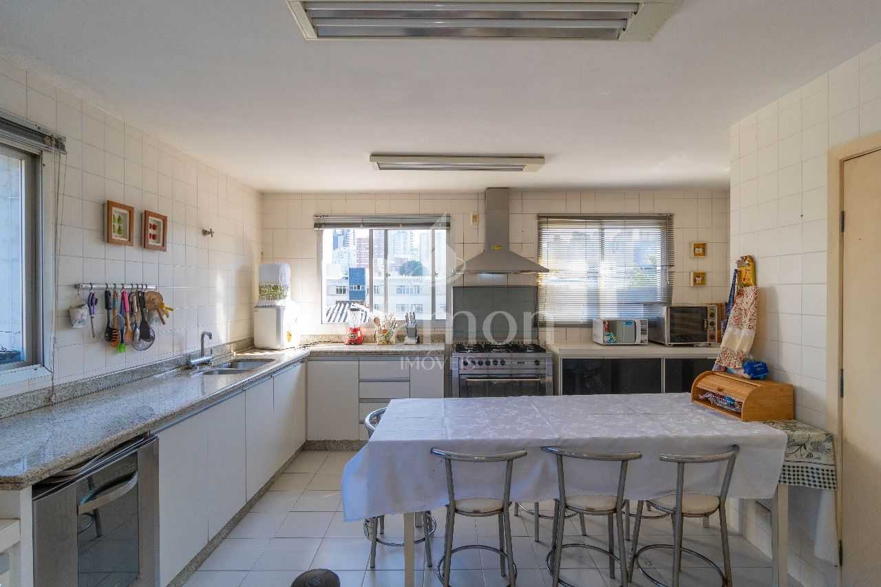 Apartamento Alto Padrão no Água Verde, 415m² Privativos, 3 VAG...