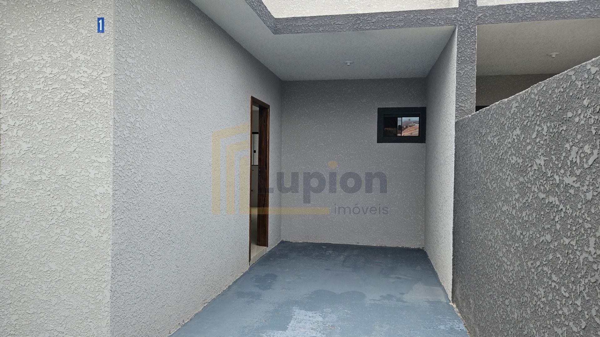 Casa à venda em localização estratégica  2 quartos, garagem e ...