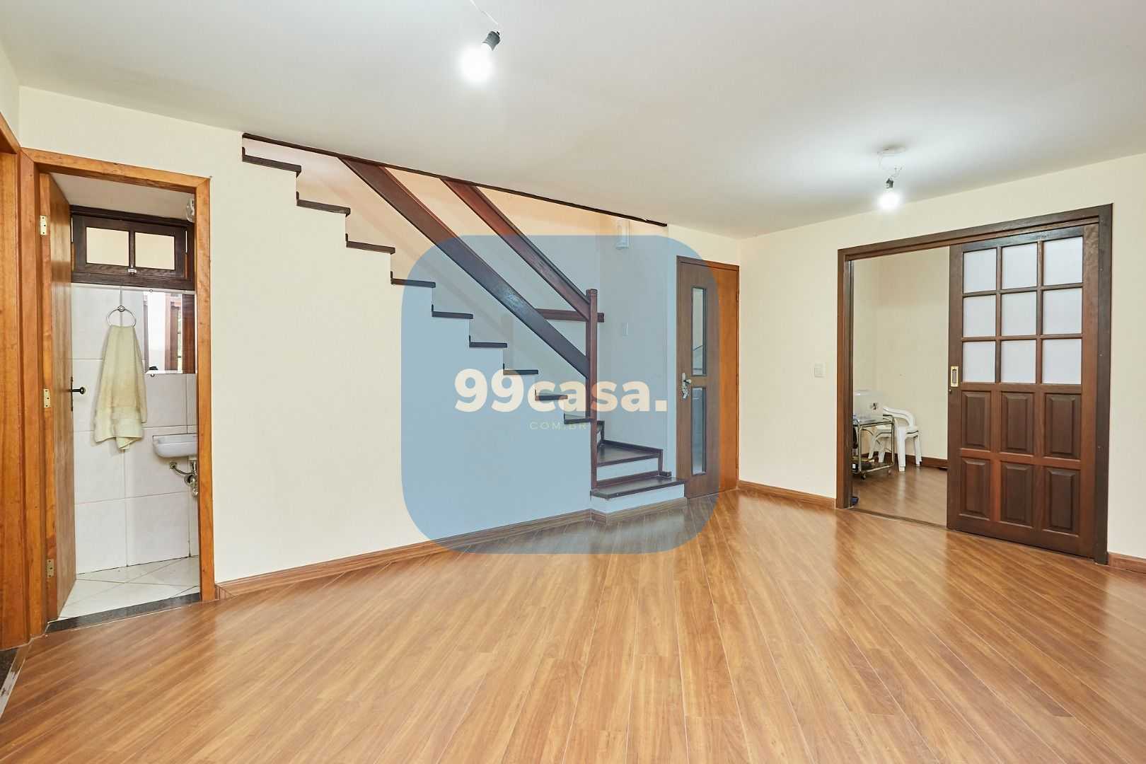 Casa ampla com suíte, edícula e varanda à venda na região do A...