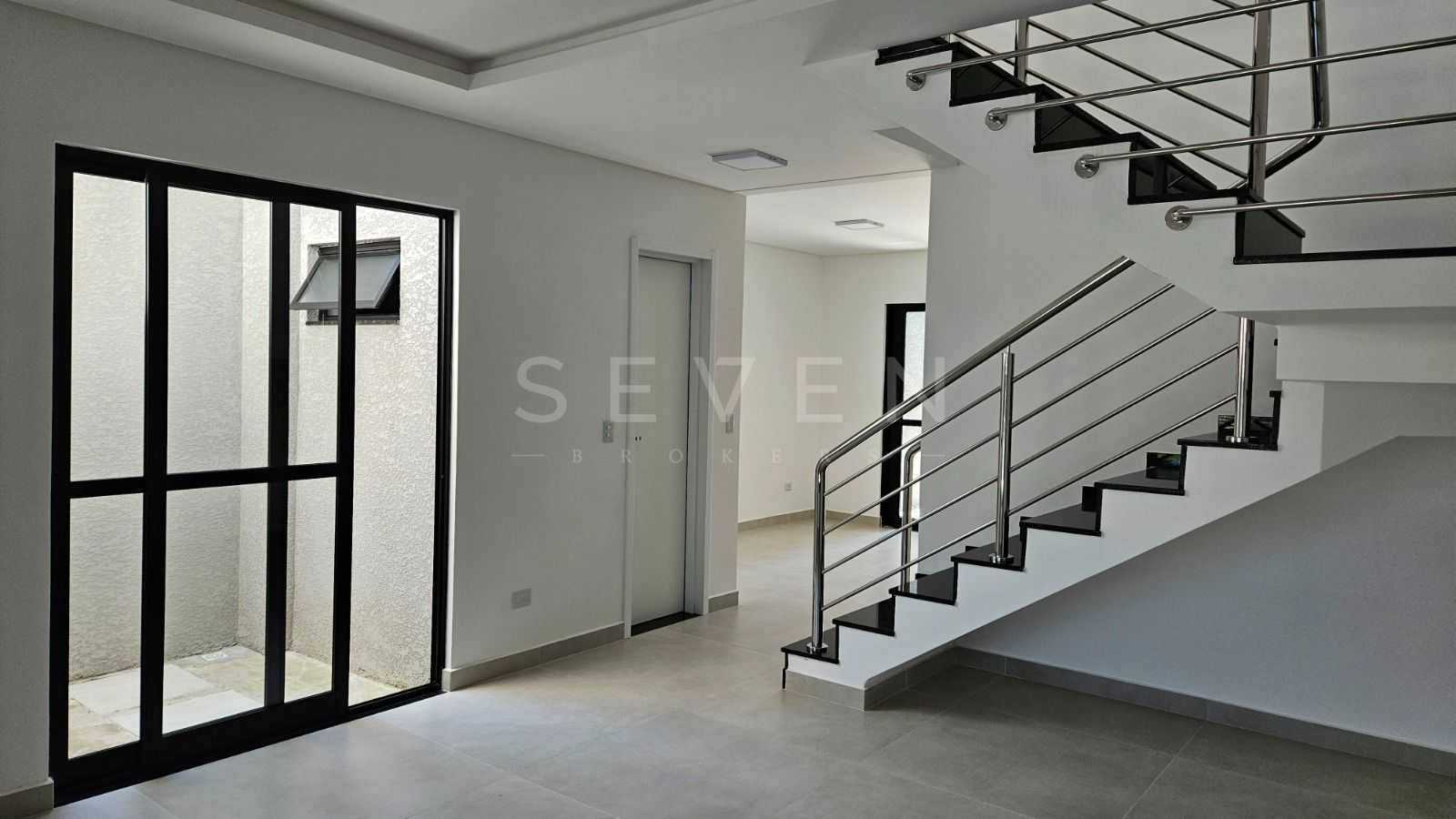 Sobrado 03 quartos, sendo 1 Suíte com hidromassagem, Fazenda V...