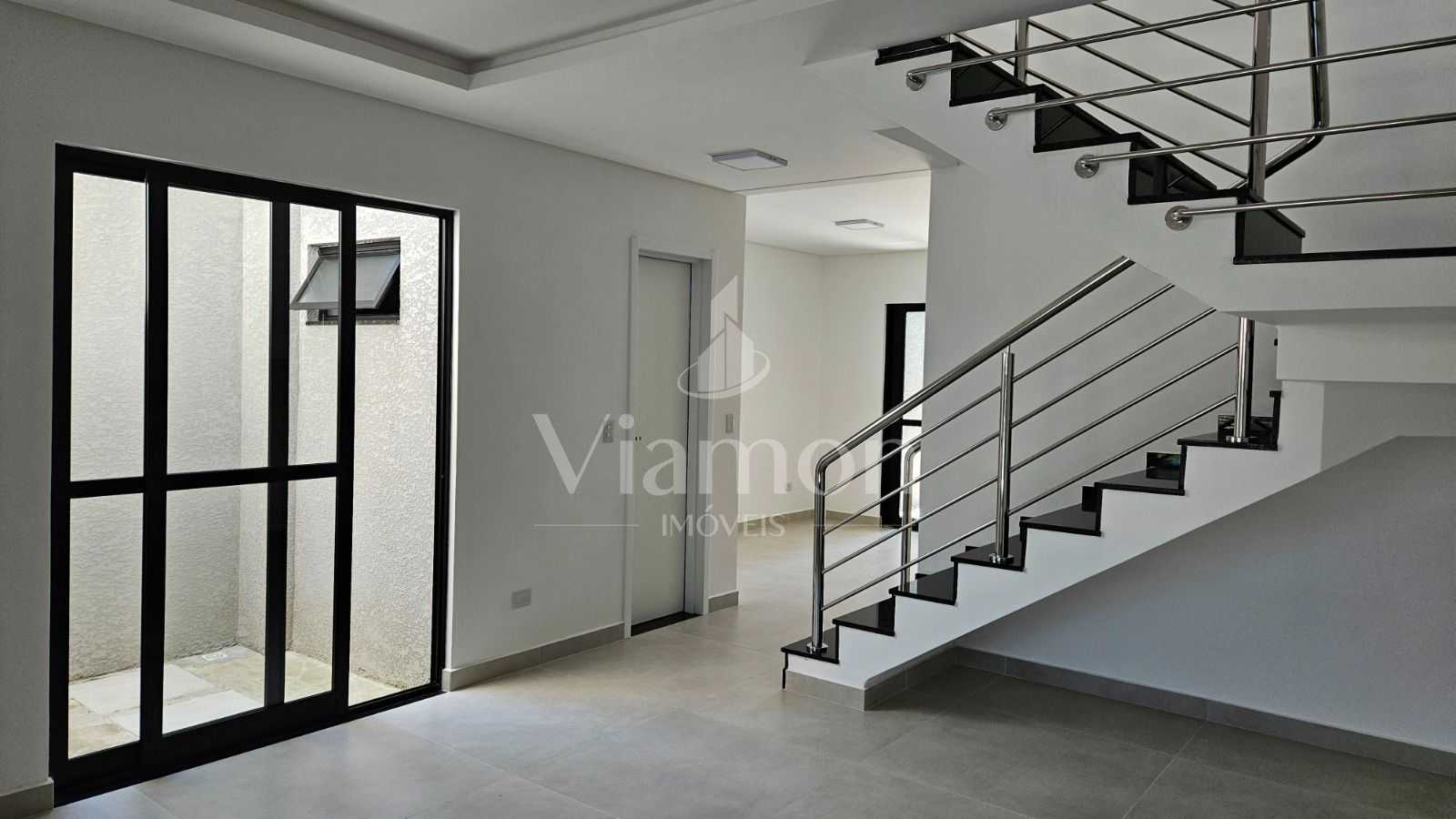 Sobrado 03 quartos, sendo 1 Suíte com hidromassagem em Araucária