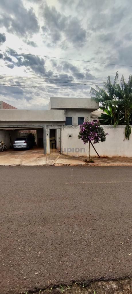 Casa espaçosa com 3 quartos, área gourmet e quintal amplo