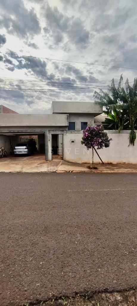 Casa espaçosa com 3 quartos, área gourmet e quintal amplo