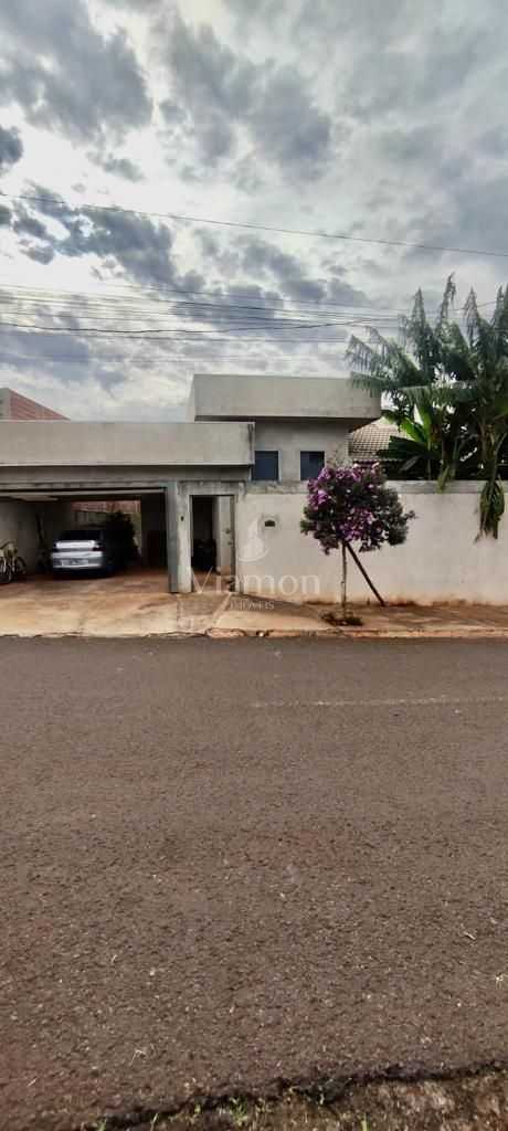 Casa espaçosa com 3 quartos, área gourmet e quintal amplo