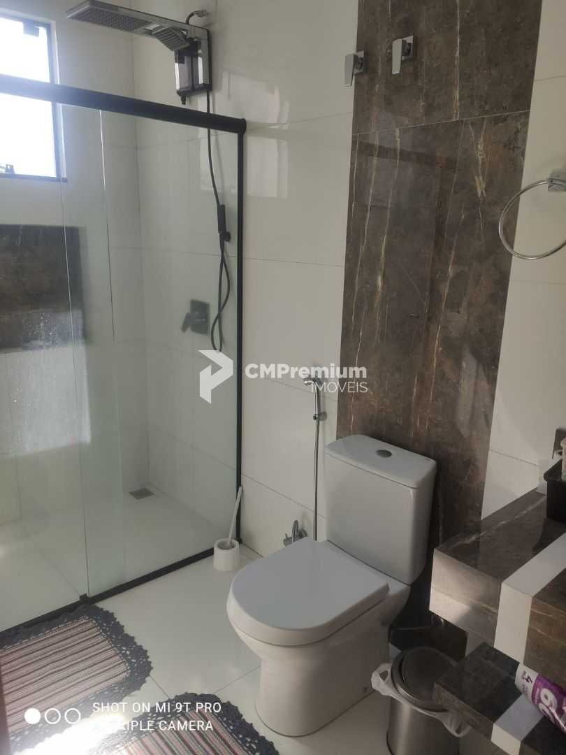 Casa de 3 Dormitórios com Piscina e Área Gourmet à Venda em Ma...