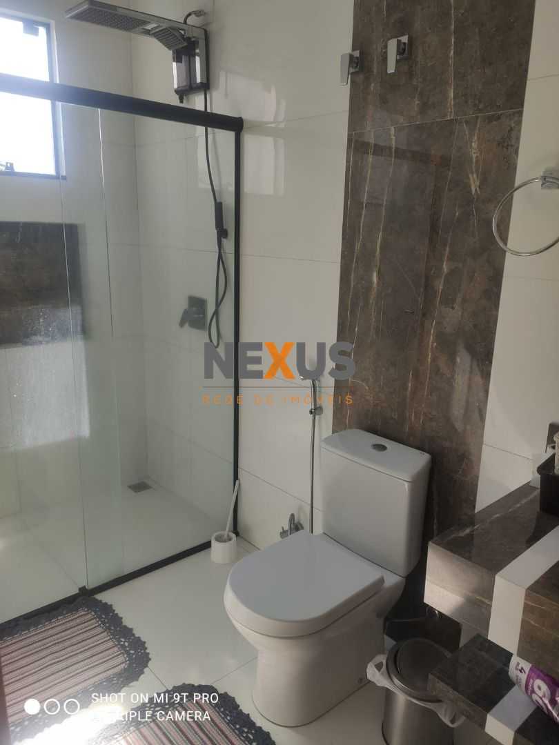 Casa de 3 Dormitórios com Piscina e Área Gourmet à Venda em Ma...